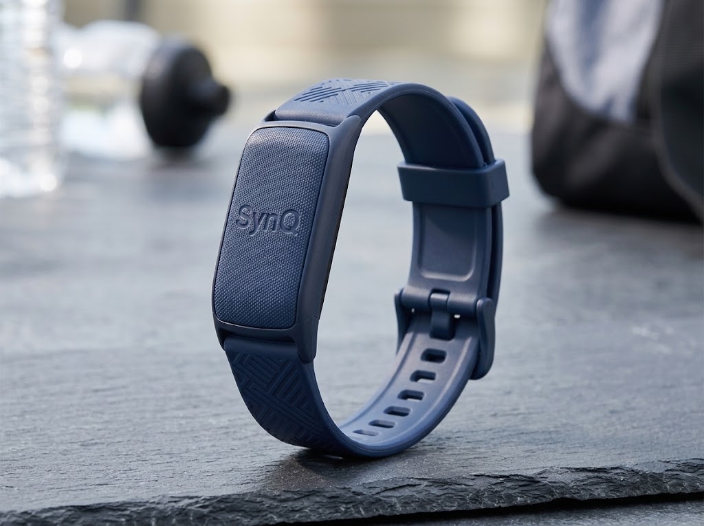 SynQ sport fitness band in Navy with a textured sport strap